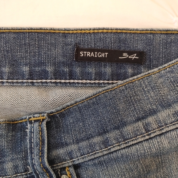 William Rast straight leg medium wash distressed blue jeans. Size 34 - Picture 6 of 9